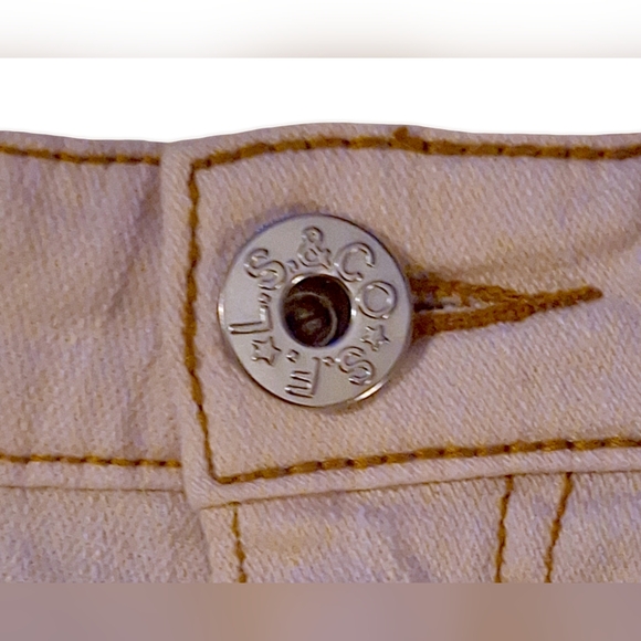 Levi's 518 Superlow shorts. SIZE 7 - Picture 3 of 7